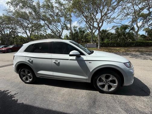 2024 Audi Q5 45 S line quattro Premium