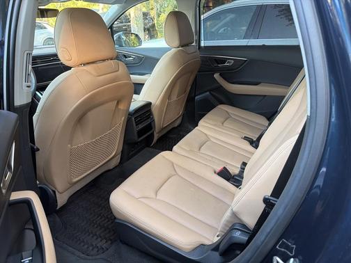 2025 Audi Q7 45 Premium Plus