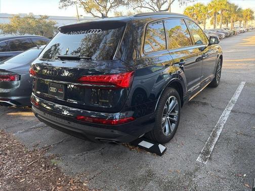 2025 Audi Q7 45 Premium Plus