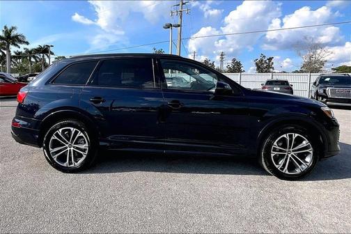 2025 Audi Q7 45 Premium Plus