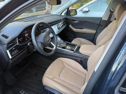 2025 Audi Q7 45 Premium Plus