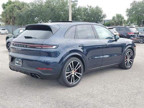 2024 Porsche Cayenne S