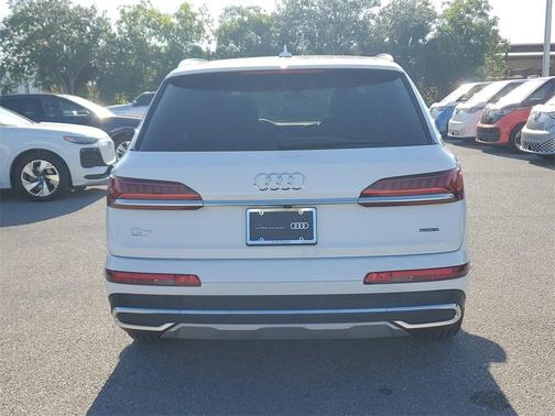 2022 Audi Q7 55 Premium