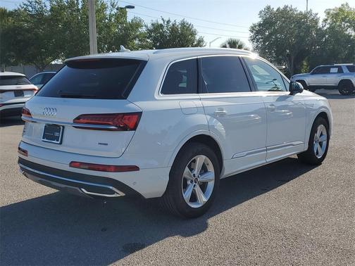 2022 Audi Q7 55 Premium