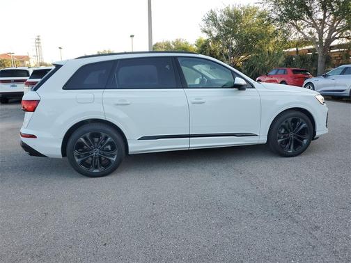 2025 Audi Q7 55 Premium