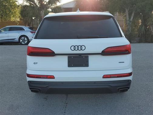 2025 Audi Q7 55 Premium
