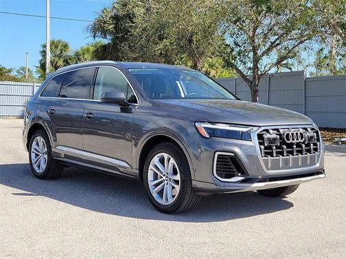 2025 Audi Q7 55 Premium Plus