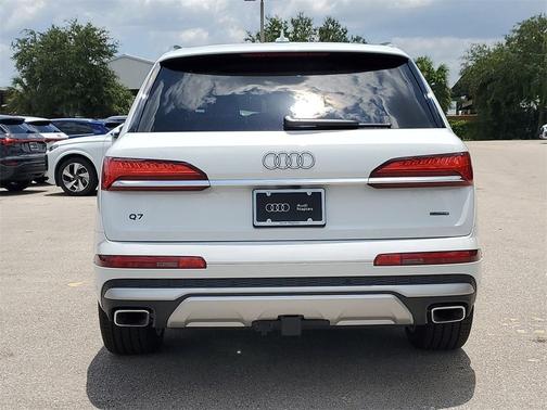 2025 Audi Q7 55 Premium