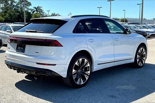 2025 Audi Q8 55 Premium