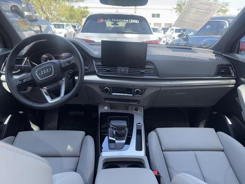 2025 Audi Q5 45 S line quattro Premium