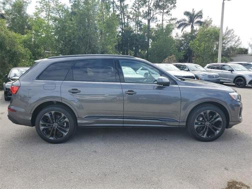 2025 Audi Q7 55 Premium