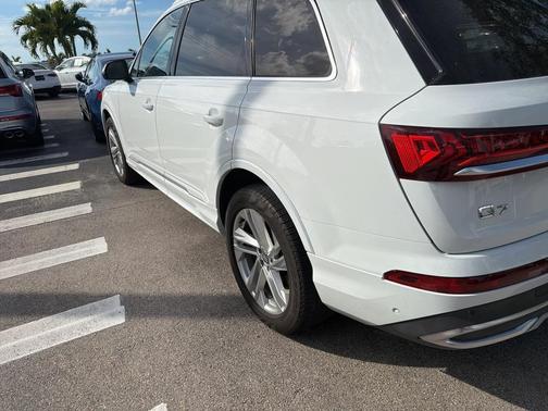 2020 Audi Q7 55 Premium Plus