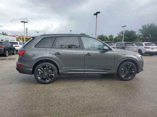 2025 Audi Q7 55 Premium