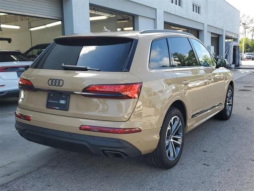 2025 Audi Q7 45 Premium Plus