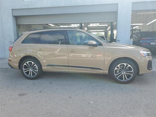 2025 Audi Q7 45 Premium Plus