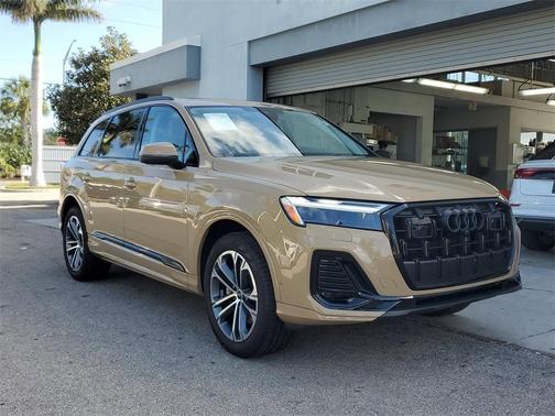 2025 Audi Q7 45 Premium Plus