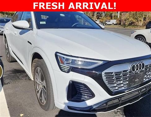 2024 Audi Q8 e-tron S line Premium