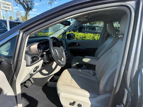 2019 Chrysler Pacifica Touring-L