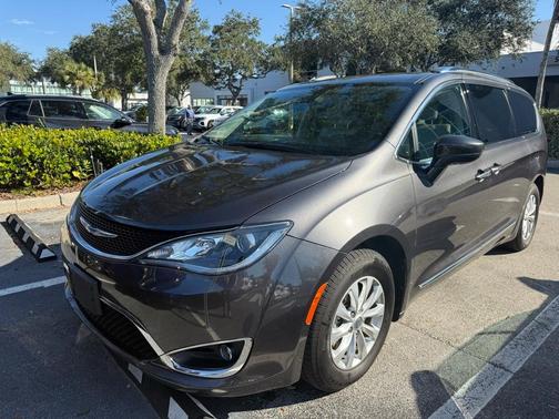 2019 Chrysler Pacifica Touring-L