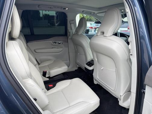 2022 Volvo XC90 T6 Inscription 6 Passenger