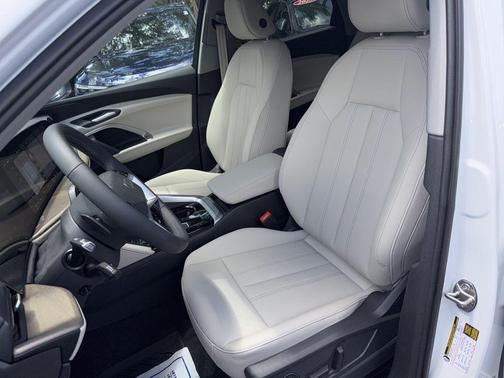 Glacier White Metallic 2026 Audi Q5