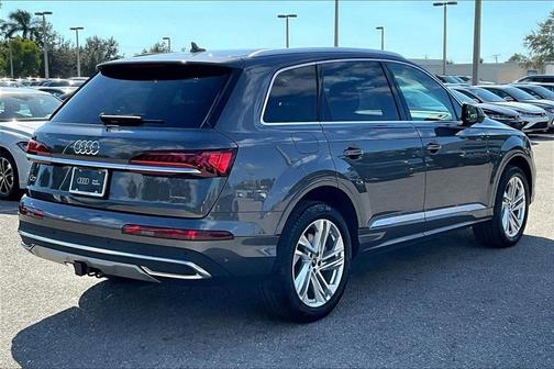 2023 Audi Q7 55 Premium Plus