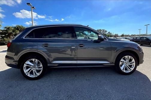 2023 Audi Q7 55 Premium Plus
