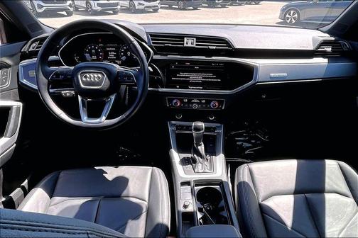 Navarra Blue Metallic 2023 Audi Q3 45 S line Premium