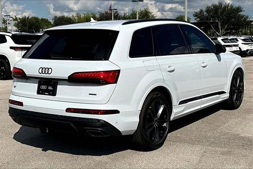 2025 Audi Q7 55 Premium