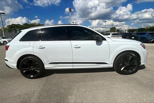 2025 Audi Q7 55 Premium