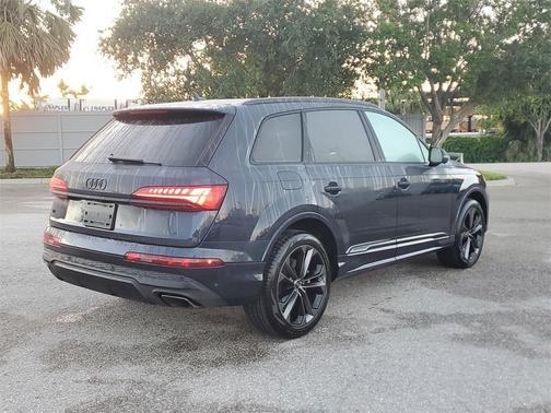 2025 Audi Q7 55 Premium Plus