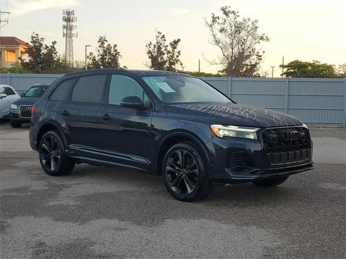 2025 Audi Q7 55 Premium Plus