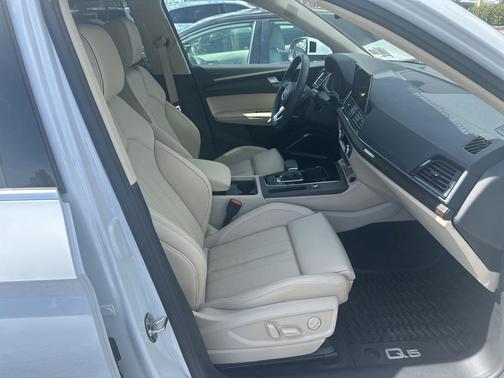 2025 Audi Q5 45 S line quattro Premium