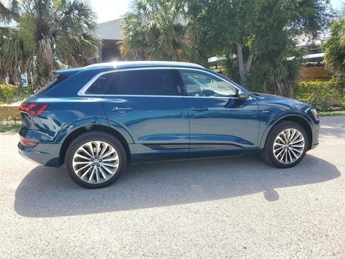 2019 Audi e-tron Prestige