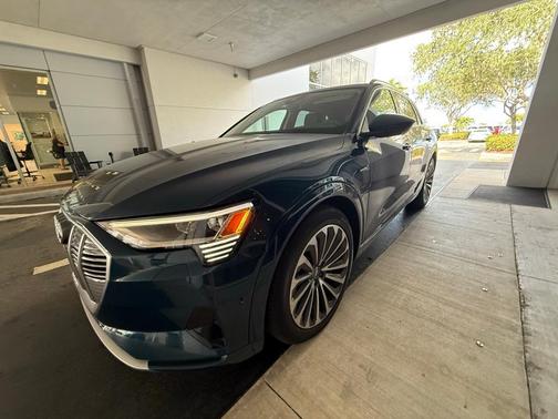 2019 Audi e-tron Prestige