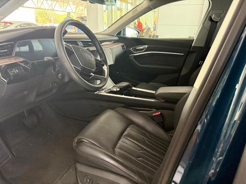 2019 Audi e-tron Prestige