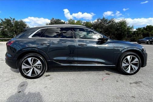 2024 Audi Q8 e-tron Premium