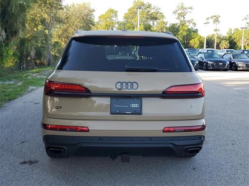 2025 Audi Q7 45 Premium Plus