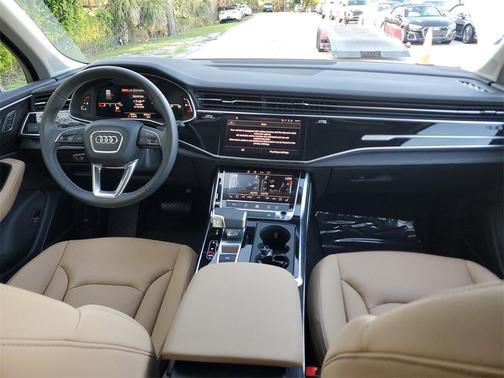 2025 Audi Q7 45 Premium Plus