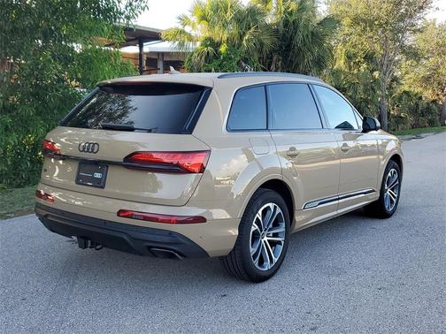 2025 Audi Q7 45 Premium Plus