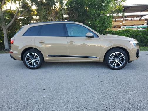 2025 Audi Q7 45 Premium Plus