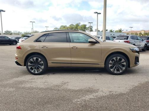 2025 Audi Q8 55 Premium