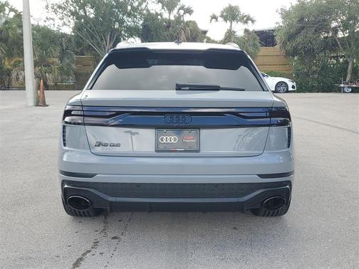 2023 Audi RS Q8 4.0T quattro