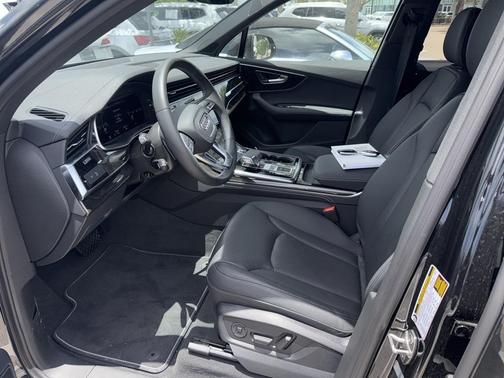 2025 Audi Q7 45 Premium Plus