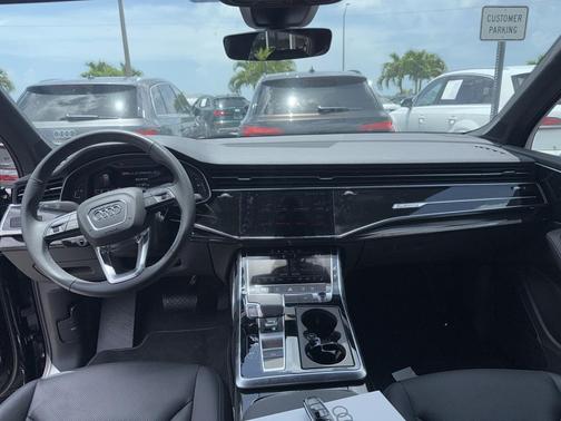 2025 Audi Q7 45 Premium Plus