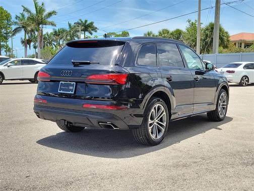 2025 Audi Q7 45 Premium Plus
