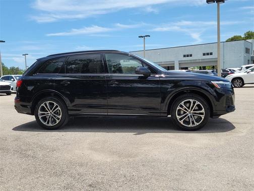 2025 Audi Q7 45 Premium Plus