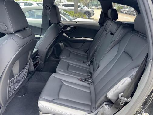 2025 Audi Q7 45 Premium Plus