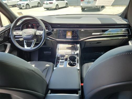 2025 Audi Q7 45 Premium Plus
