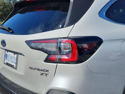 Crystal White Pearl 2020 Subaru Outback Limited XT